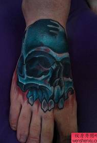 tetoválásbemutató A Képsor egy lépcsőzetes kreatív koponya-tetoválás munkát ajánlott