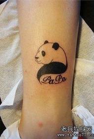 маленькие свежие ноги татуировки панда работает