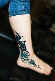 immagini del tatuaggio totem creativo alla caviglia alla caviglia