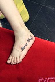 instep gambar tatu abjad Inggeris yang kreatif