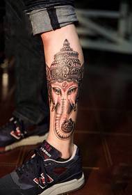 creativo retro elefante dios becerro tatuaje foto