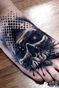 Tatuaggi sul collo del piede