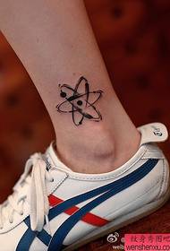 εικόνα τατουάζ δείχνουν ένα πυρηνικό σχέδιο τατουάζ