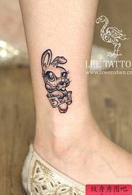 kojų mielas triušio tatuiruotės darbas