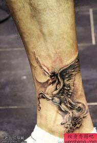 figura za tetoviranje preporučila je funkcioniranje tetovaže konja na gležnju