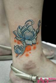 Fouss Waasser Blue Lotus Gemoolt Tattoo Bild