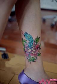 lule dhe fotografi të tatuazheve të tatuazheve të kyçit të këmbës