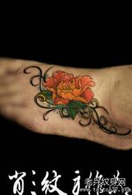 Найближчі красиві класичні візерунок татуювання півонії