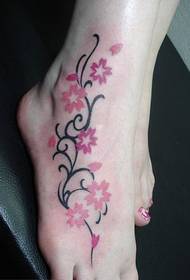 τα αμπέλια ποδιών και τις εικόνες τατουάζ λουλουδιών τοτέμ