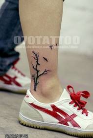 malé čerstvé nohy strom totem tetování vzor