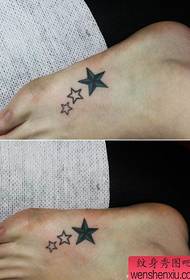Момичешки малки и красиви звезди петолъчна звезда модел татуировка