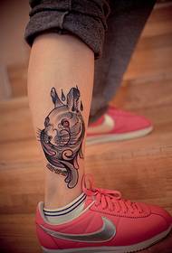 schattig konijn kalf persoonlijkheid tattoo foto