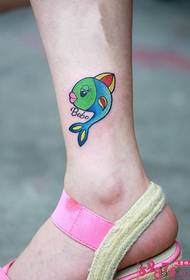 Свежая и милая маленькая красочная татуировка с изображением лодыжки