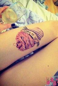 picculu torta cusizione stampa tatuaggio di a coscia