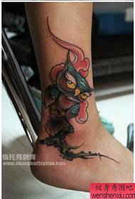 Cheville de fille au motif populaire populaire de tatouage hibou