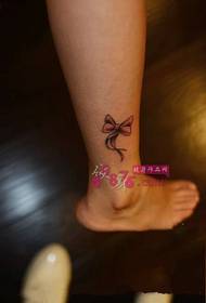 rózsaszín kis íj boka tetoválás képet