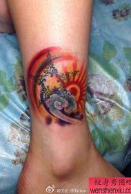 Modello di tatuaggio estetico popolare caviglia popolare arcobaleno sole nuvola