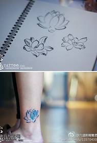 Patrón de tatuaje de loto pequeno fresco sedutor azul