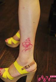 gambar tato segar teratai merah kaki kecil