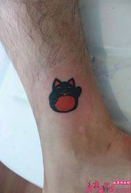imagem de tatuagem de gato de sorte bonito