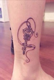fashion female foot good-looking key tattoo pattern picture