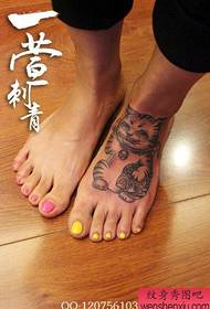 pakopinis klasikinis viliojantis katės tatuiruotės modelis
