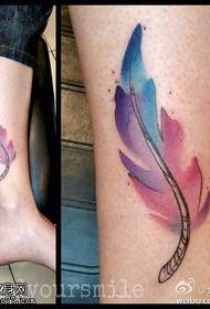 Image de tatouage de plumes d'encre de splash couleur de la cheville