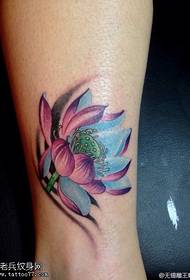 Wzór tatuażu lotosu kolor osobowości stóp