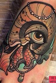 instep პიროვნების snail tattoo ნიმუში