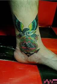 Eagle 叼 anchor na larawan sa Europa at Amerika na tattoo