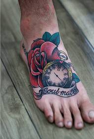 collo del piede moda bella immagine a colori orologio rosa tatuaggio foto immagine
