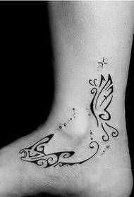 Foto de patrón de tatuaje de tótem de moda de pie