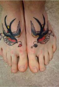 recomendou uma foto de tatuagem de andorinha no pé
