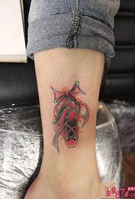 Calzature rossa sexy di tatuaggi di ankle