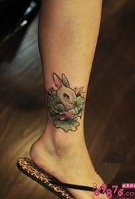 imagine de tatuaj drăguț alb iepure