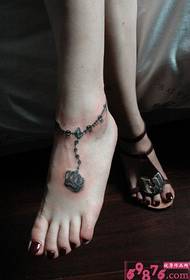 seksikäs kruunu riipus nilkkakoru tatuointi kuva