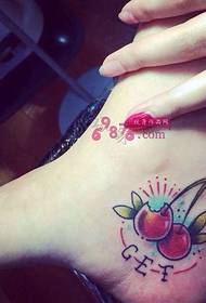 csábító kis cseresznye boka tetoválás képe