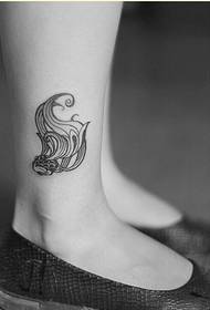 caviglia femminile Bellissimo modello di tatuaggio di pesci rossi per godersi l'immagine