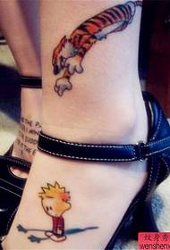 modello di tatuaggio carino di ragazze piedi colore personaggio dei cartoni animati