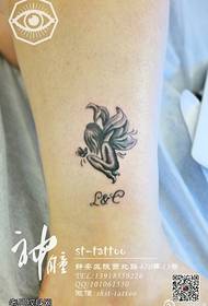 Gležanj mali svježi uzorak tetovaža anđela