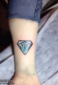 këmbë foto e tatuazhit me diamant me ngjyra të vogla të freskëta