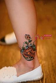 obraz tatuaż róży kostki mody