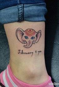 Modello femminile del tatuaggio dell'elefante del fumetto di colore della caviglia