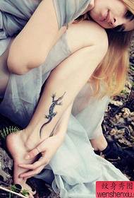 Tatuaggi per animali alla caviglia da donna