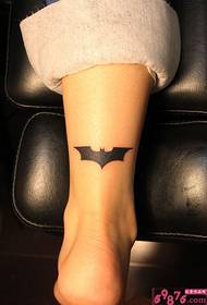 Ferse schwarz Batman Logo Tattoo Bild Bild