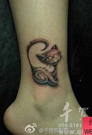 女生脚踝流行可爱的猫咪纹身图案