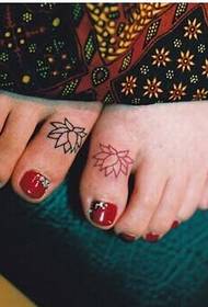 Vakker fot lotus tatoveringsbilde