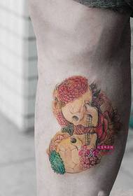Foto di tatuaggi a due polpacci con teschio