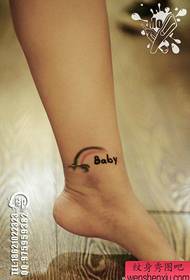 мали дугин узорак тетоваже на глежњу девојчице