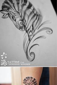 kis nyakú friss zebrás fekete-fehér tetoválás minta